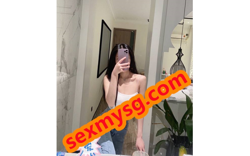 新加坡万礼找学生妹援交下水场按摩做爱